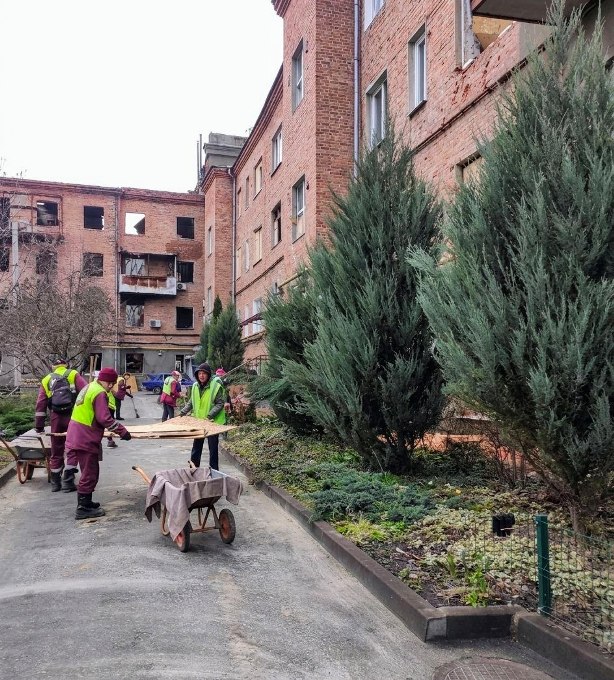 Новини Харкова: комунальні служби ліквідують наслідки обстрілів